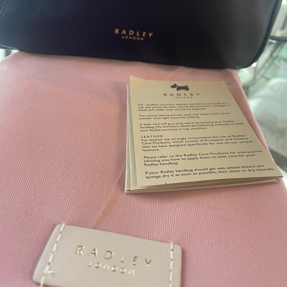☀️❤️☀️ RADLEY LONDON Black Leather Backpack with Gold Accents! - Picture 13 of 14